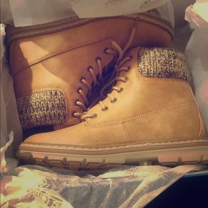 New women's wheat boot seven bootie